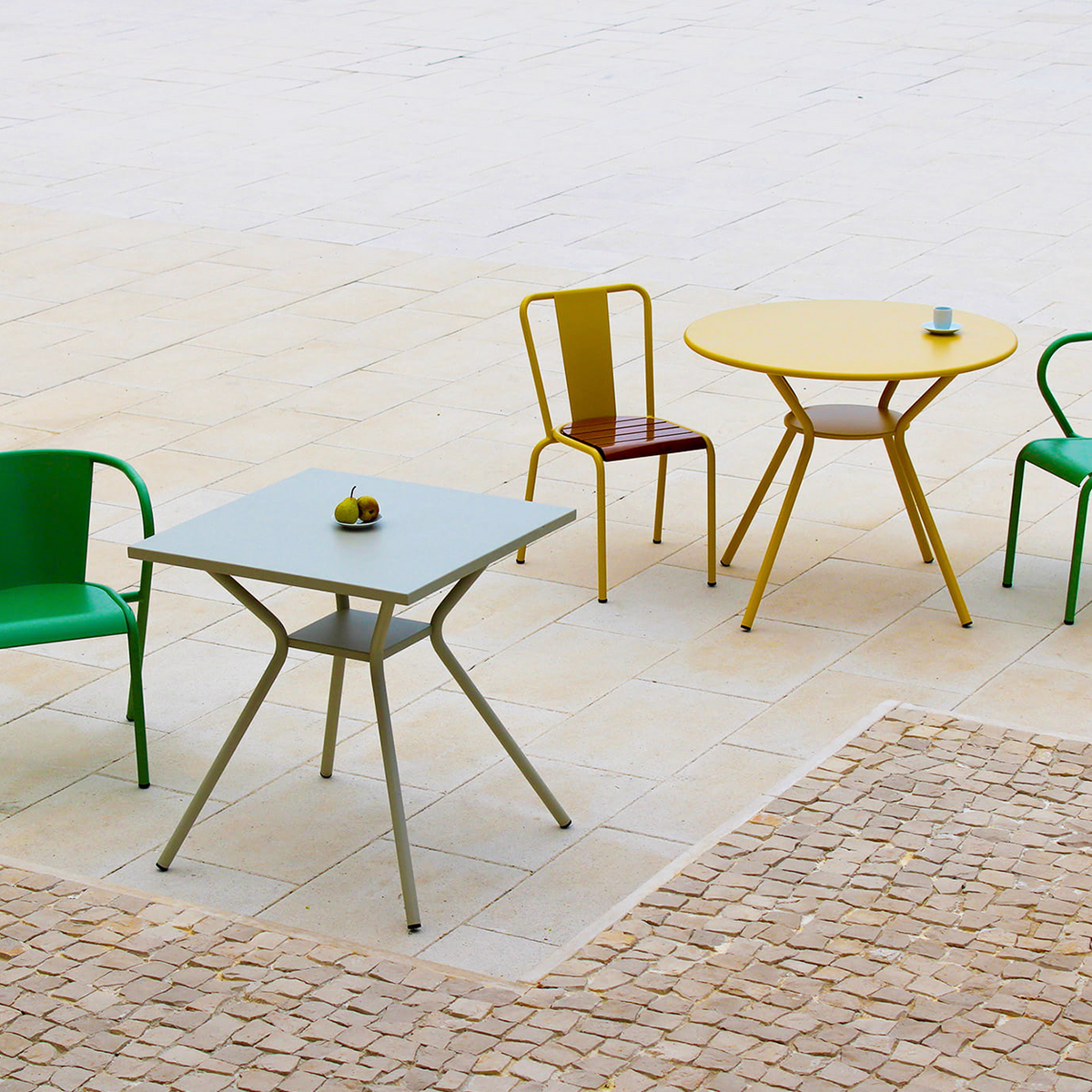 ADICO ALVA ROUND TABLE