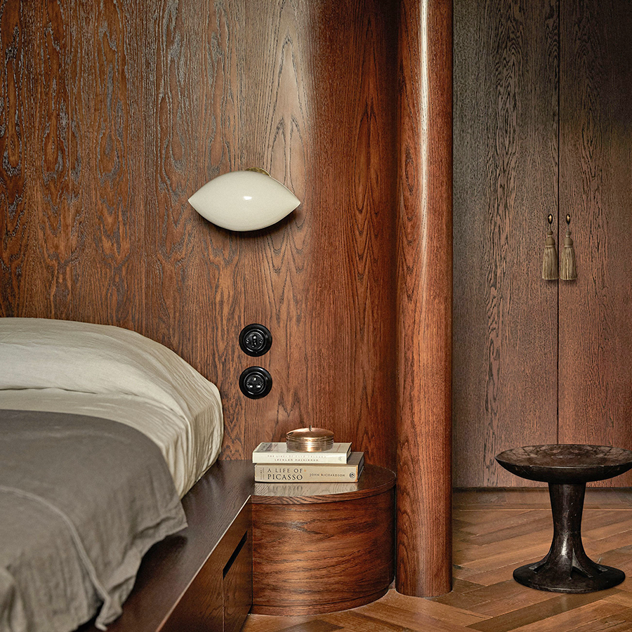 PRESA A MURO IN PORCELLANA GIALLO UK