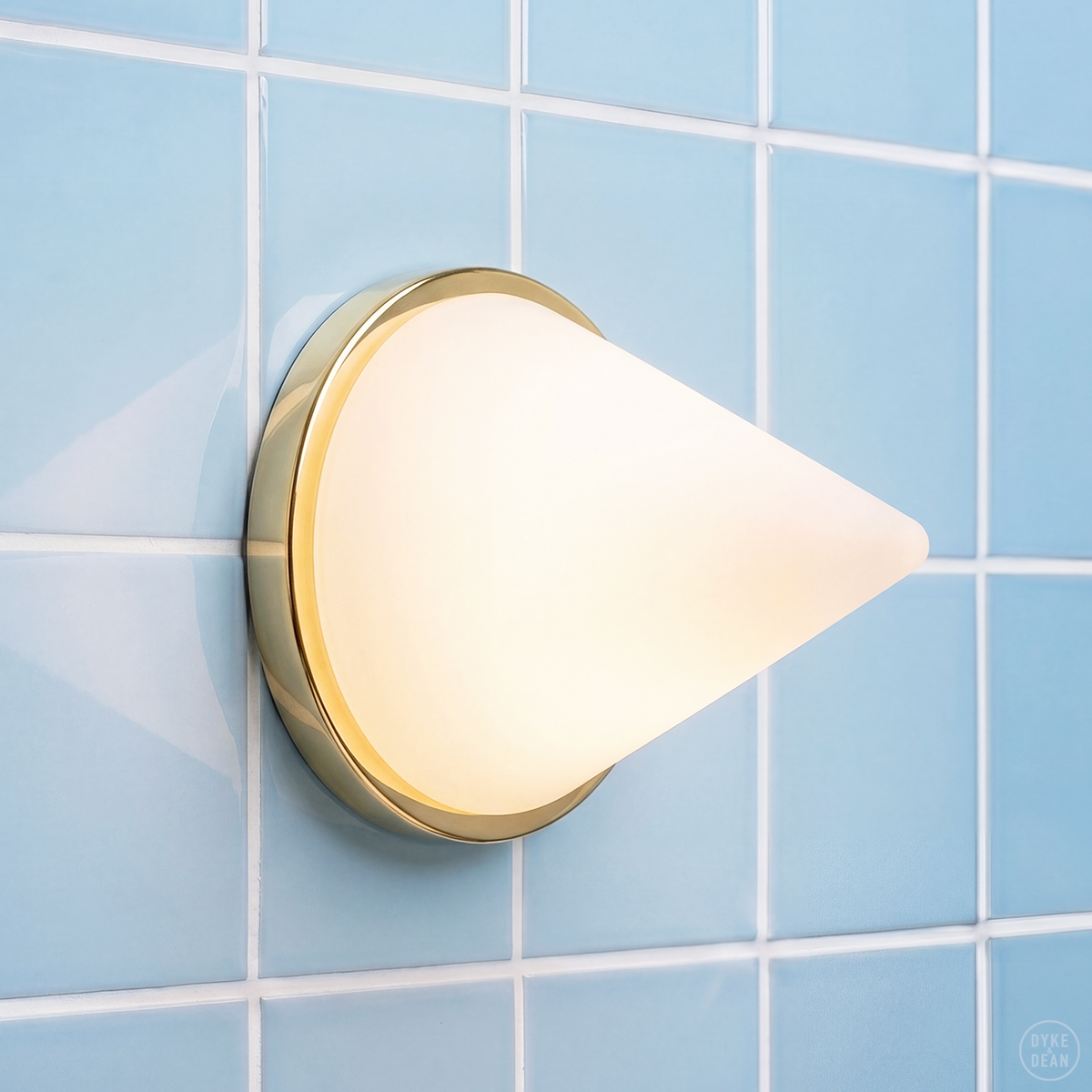 BRASS PYRAMID GLASS LIGHT