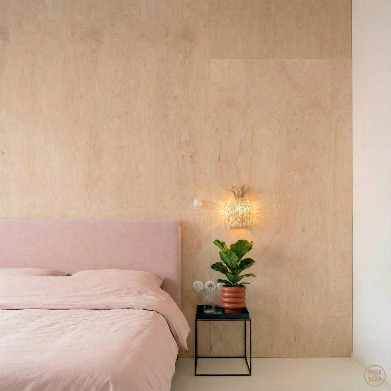 RATTAN WALL LAMP PINEAPPLE