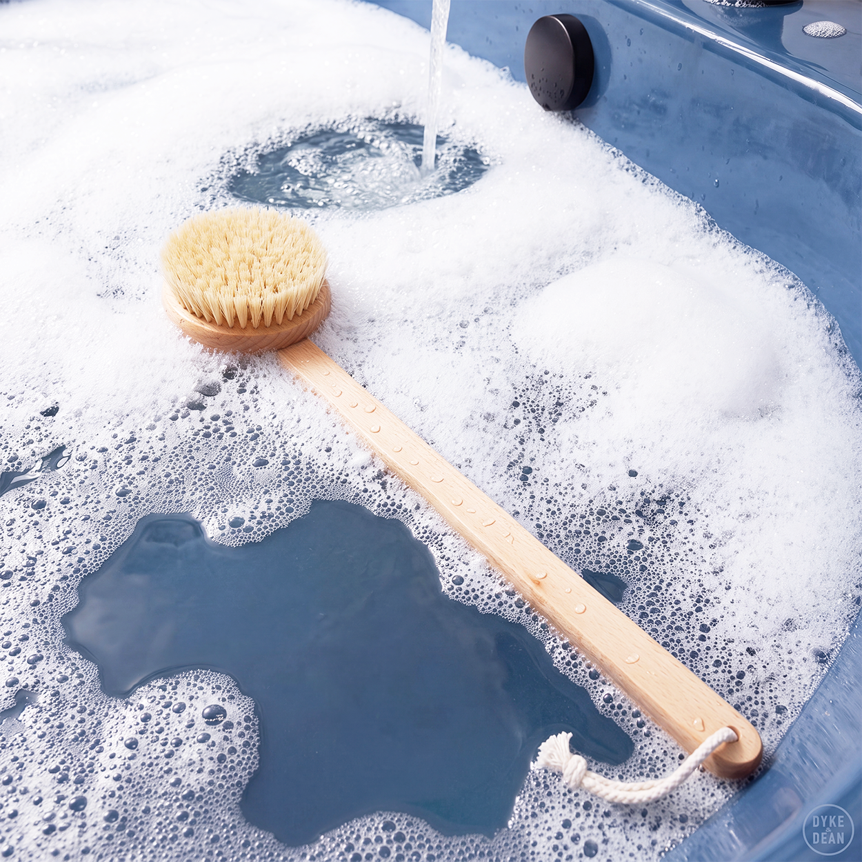ROUND BEECHWOOD BATH BRUSH