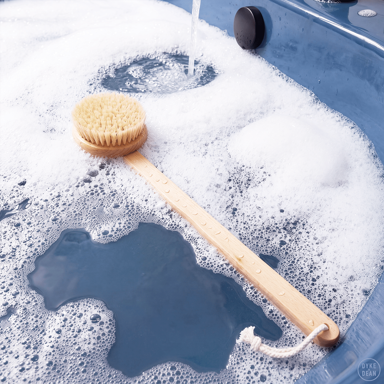 ROUND BEECHWOOD BATH BRUSH - DYKE & DEAN