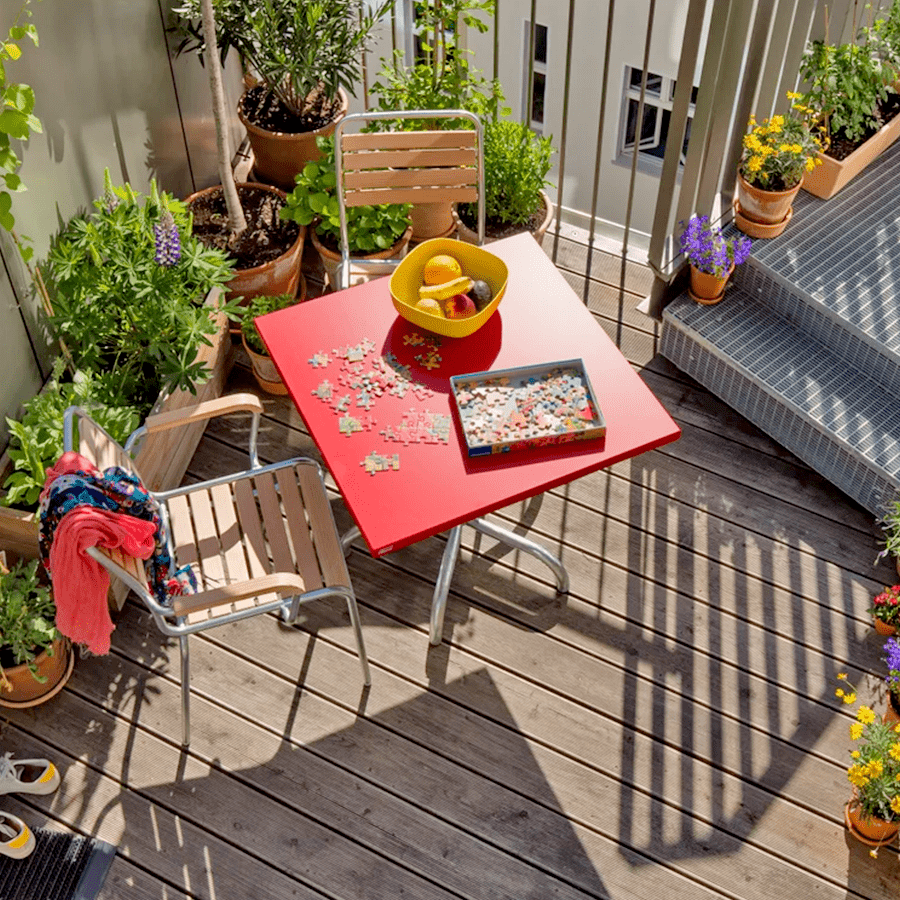 SLATTED REDWOOD STACKING CHAIR COLOUR WITH ARMS