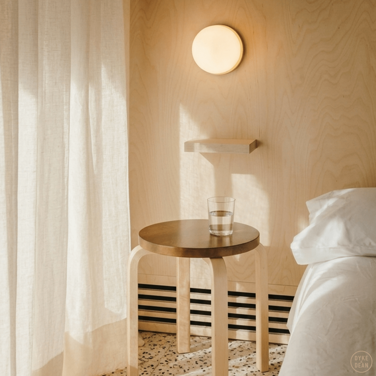 SPHERE LAMP BRASS BASE 200mm - DYKE & DEAN