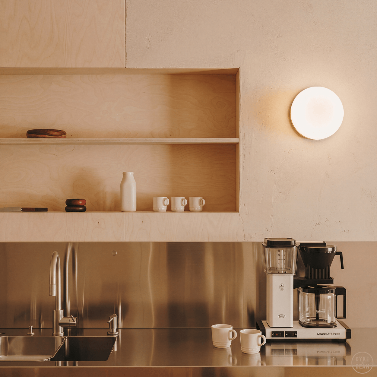 SPHERE LAMP WHITE BASE 200mm - DYKE & DEAN