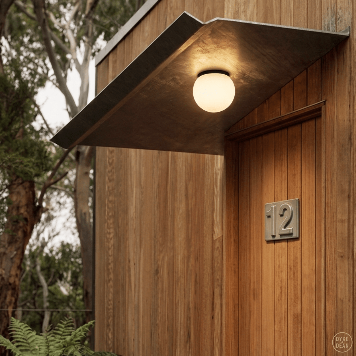 SPHERE LAMP WHITE BASE 200mm - DYKE & DEAN