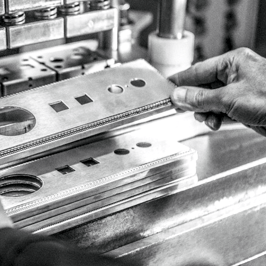 BLACK/BRASS PUSH BUTTON DOORBELL - HARDWARE - DYKE & DEAN  - Homewares | Lighting | Modern Home Furnishings